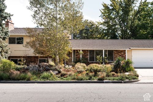 2582 Cavalier Dr, Cottonwood Heights, UT, 84121-4049 | Card Image