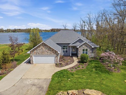 633 S Neumeyer Lane, Rockland, WI, 54110 | Card Image