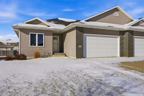 906 Dorchester Place Ne, Cedar Rapids, IA, 52402 | Card Image