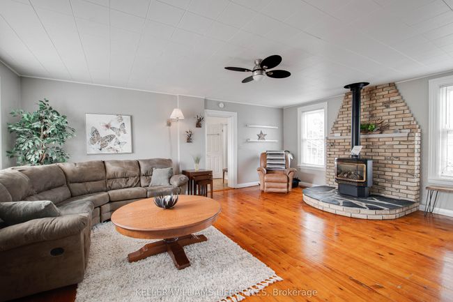 22 Prince St, House other with 2 bedrooms, 1 bathrooms and 6 parking in Forest ON | Image 19