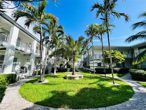 apt-6-950 Bay Dr, Miami Beach, FL, 33141-5646 | Card Image