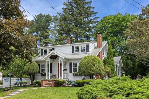 37 Howard Ave, Lynnfield, MA, 01940-1811 | Card Image