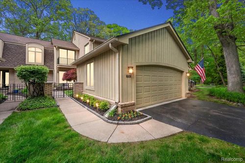 1161 Hillpointe Cir, Bloomfield Hills, MI, 48304-1515 | Card Image