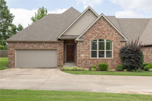 4011 N Meadow View Drive, Fayetteville, AR, 72703 | Card Image