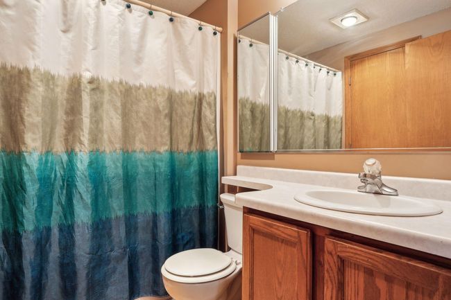 Main level full bath. | Image 30