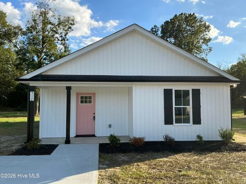 512 Crump St, Smithfield, NC, 27577-4308 | Card Image