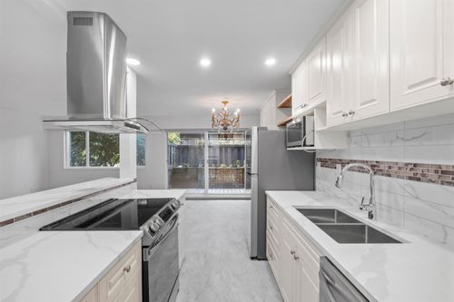 609-555 W 28th St, North Vancouver, BC, V7N2J7 | Card Image