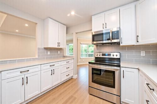 304-33401 Mayfair Ave, Abbotsford, BC, V2S6Z2 | Card Image