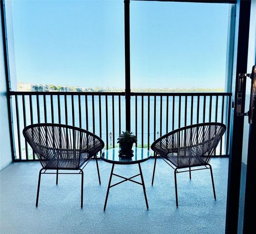 apt-206-112 Lake Emerald Dr, Oakland Park, FL, 33309-6241 | Card Image