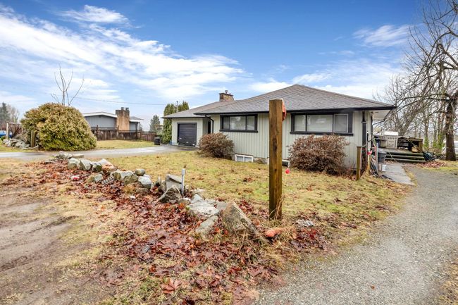 33332 4 Th Avenue, House other with 4 bedrooms, 2 bathrooms and 1 parking in Mission BC | Image 2