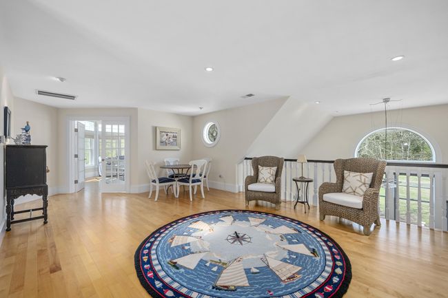 Upstairs Foyer | Image 20