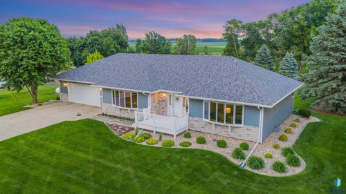 201 2nd Ave, Chester, SD, 57016-2028 | Card Image