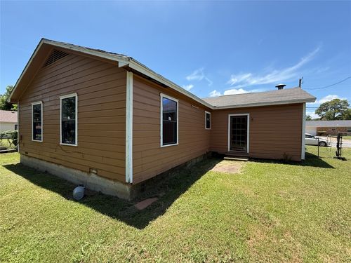 915 S Rockwall Ave, Terrell, TX, 75160-4411 | Card Image