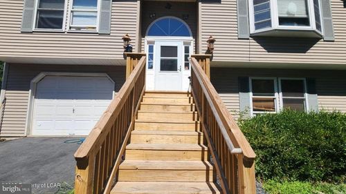 104 Yvette Ct, Dingmans Ferry, PA, 18328-3125 | Card Image