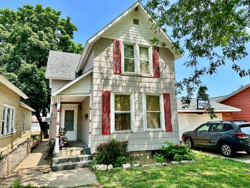 706 E 4th St, Winona, MN, 55987-4426 | Card Image