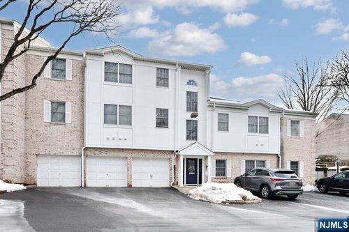17 Colonial Village Dr, Hillsdale, NJ, 07642-1409 | Card Image