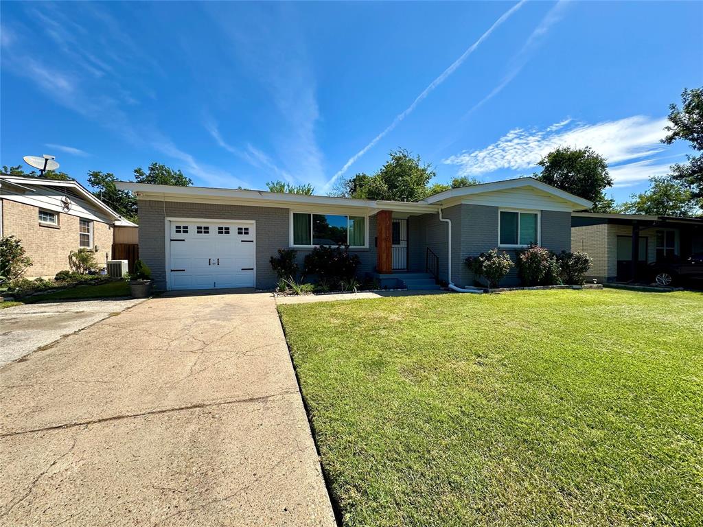 Healey Dr, Dallas, TX 75228