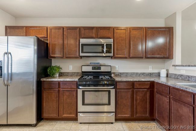 20804 E 32 Nd Pl S, House other with 3 bedrooms, 2 bathrooms and null parking in Broken Arrow OK | Image 12