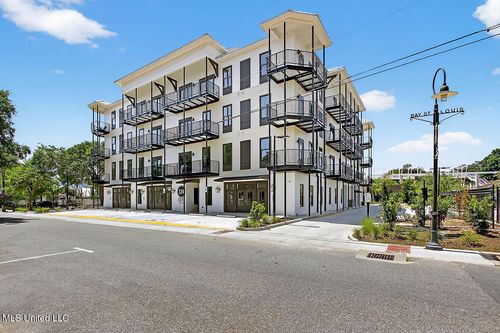 402-124 Court St, Bay Saint Louis, MS, 39520-4591 | Card Image