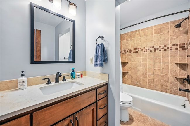Functional bathroom with a tub/shower combo | Image 34