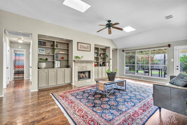 8121 Forest Heights Ln, House other with 3 bedrooms, 2 bathrooms and 4 parking in Austin TX | Image 5