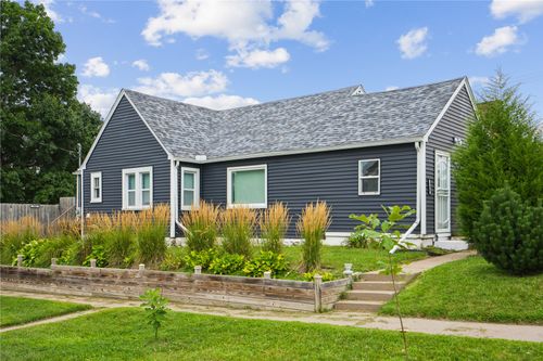 908 8th Ave, Marion, IA, 52302 | Card Image
