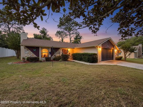 8950 Hernando Way, WEEKI WACHEE, FL, 34613-7468 | Card Image