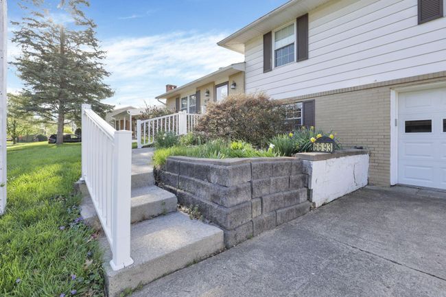 6693 Red Coach Ln, House other with 3 bedrooms, 2 bathrooms and null parking in Reynoldsburg OH | Image 4