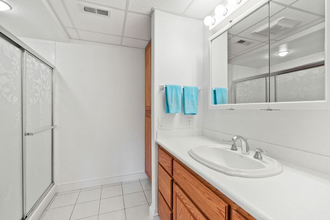 Ensuite to lower level guest bedroom | Image 35
