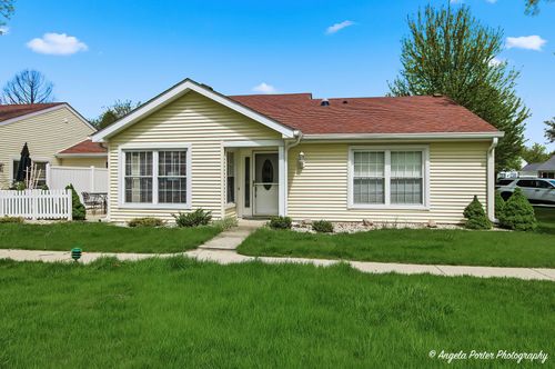 332-7201 Hastings Cir, Fox Lake, IL, 60020-1017 | Card Image