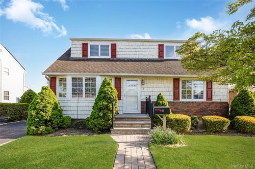 3 6th Ave, Farmingdale, NY, 11735-5727 | Card Image