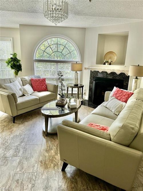 531 Ivy Glen Dr, Winston Salem, NC, 27127-4062 | Card Image