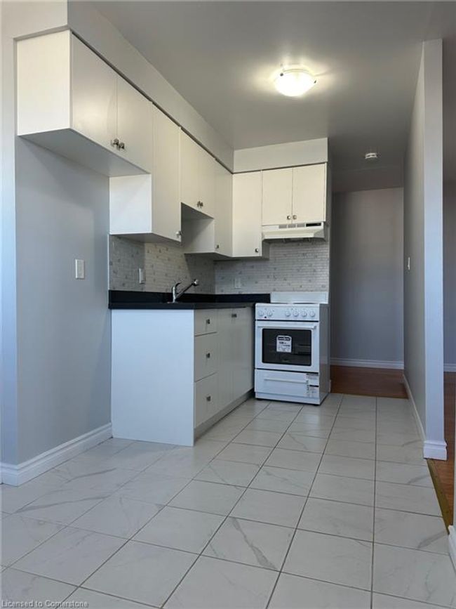 14 - 15 Mowat Blvd, House attached with 1 bedrooms, 1 bathrooms and 1 parking in Kitchener ON | Image 10