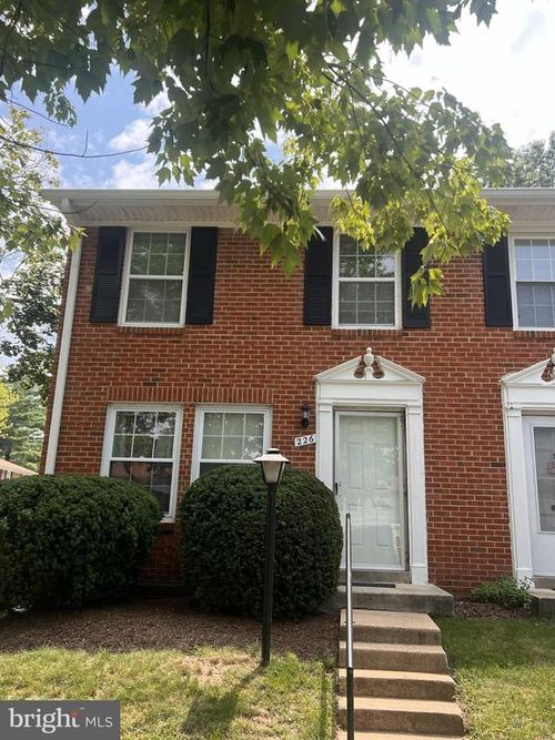 226 N Auburn Dr, Sterling, VA, 20164-5410 | Card Image
