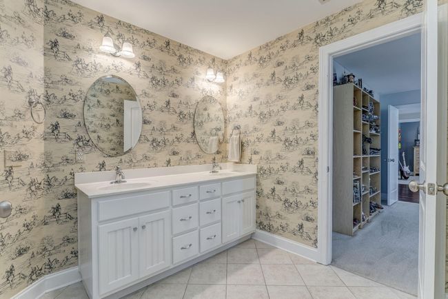 Jack and Jill Bathroom | Image 55
