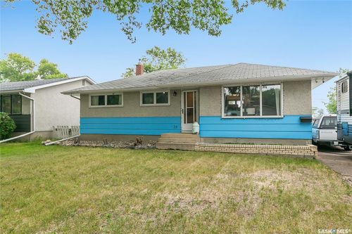 35 Laird Cres, Regina, SK, S4R4N7 | Card Image