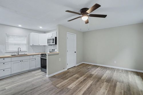 422 Waco N, League City, TX, 77573 | Card Image