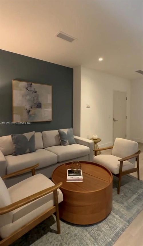403-229 Sw 9th St, Miami, FL, 33130-3573 | Card Image