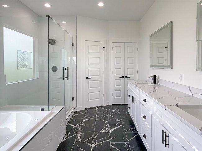 435 Angus Trl, House other with 4 bedrooms, 2 bathrooms and 2 parking in Angleton TX | Image 22
