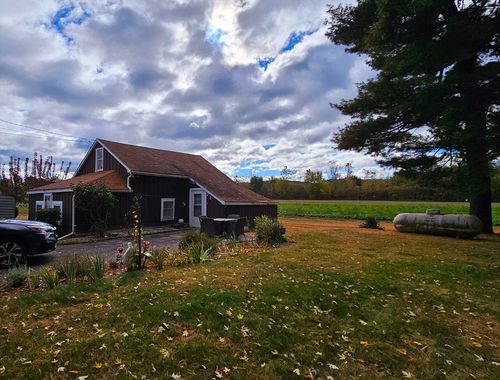 71 Russell St, Hadley, MA, 01035-9423 | Card Image