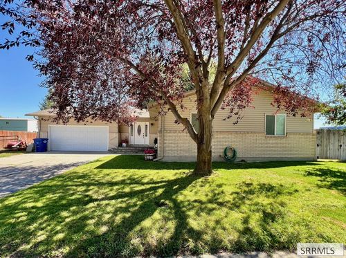2 Brandon Dr, Sugar City, ID, 83448-1154 | Card Image