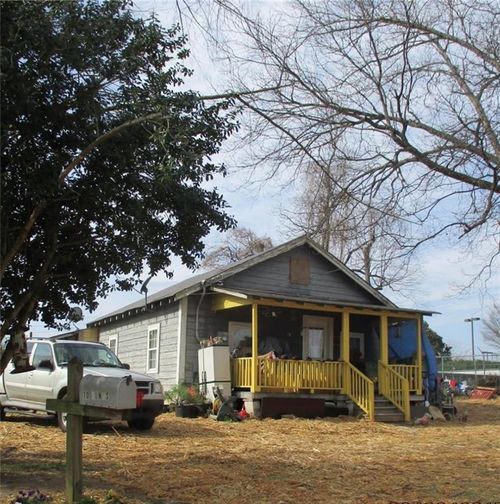 10 Jones St, Gainesville, GA, 30501-3522 | Card Image