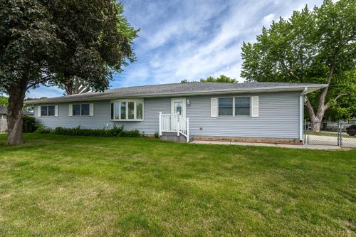 5770 Poppy Garden Rd, Colona, IL, 61241-8609 | Card Image