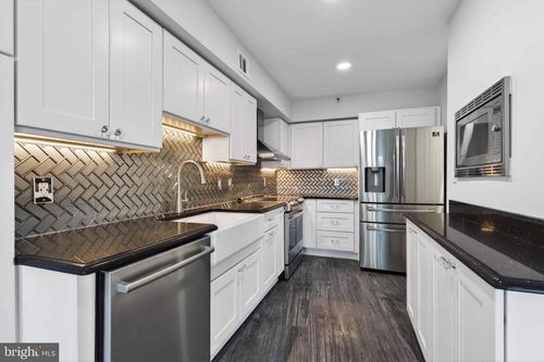 1107s-1300 Crystal Dr, ARLINGTON, VA, 22202-3238 | Card Image