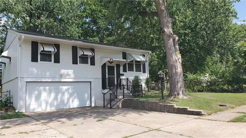 847 N Aztec Dr, Independence, MO, 64056-2166 | Card Image