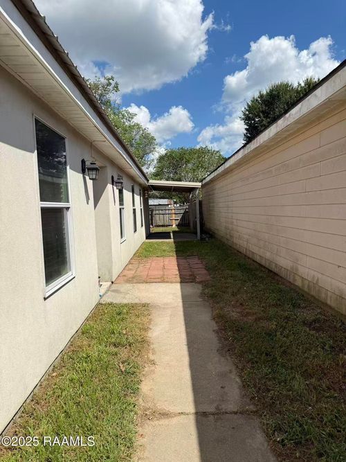 114 Cane Field St, Youngsville, LA, 70592-5401 | Card Image
