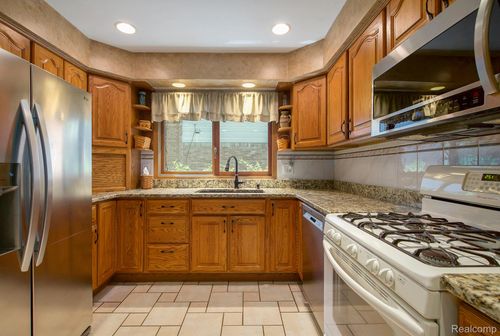 43069 Devon Ln, Canton, MI, 48187-3305 | Card Image