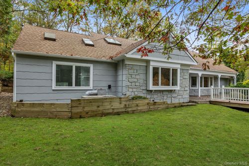 2 Westbourne Ln, Huntingtn Sta, NY, 11747-3305 | Card Image