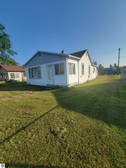 1780 S Riverside Dr, Au Gres, MI, 48703-9794 | Card Image