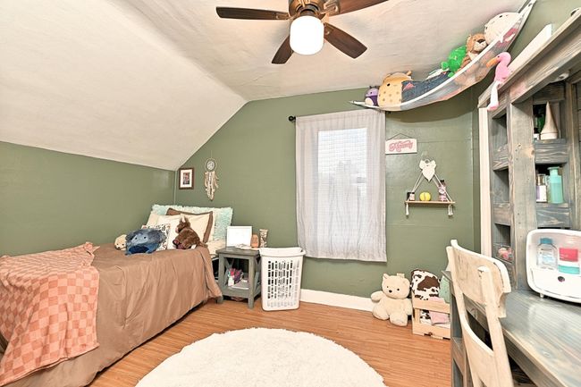 BEDROOM UPPER | Image 18